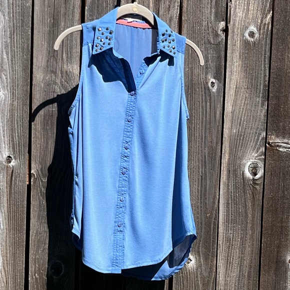 Rewind blue sheer sleeveless button up top small - Picture 9 of 16